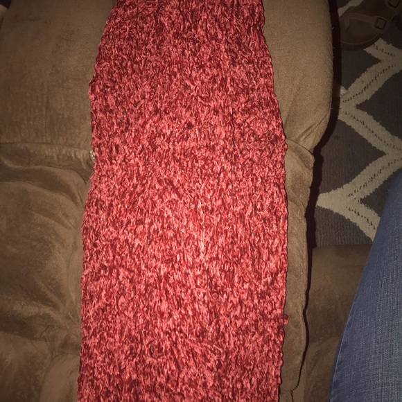 Burgundy soft scarf - Picture 2 of 2